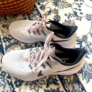 Nike Pegasus • Size 10 Women’s
